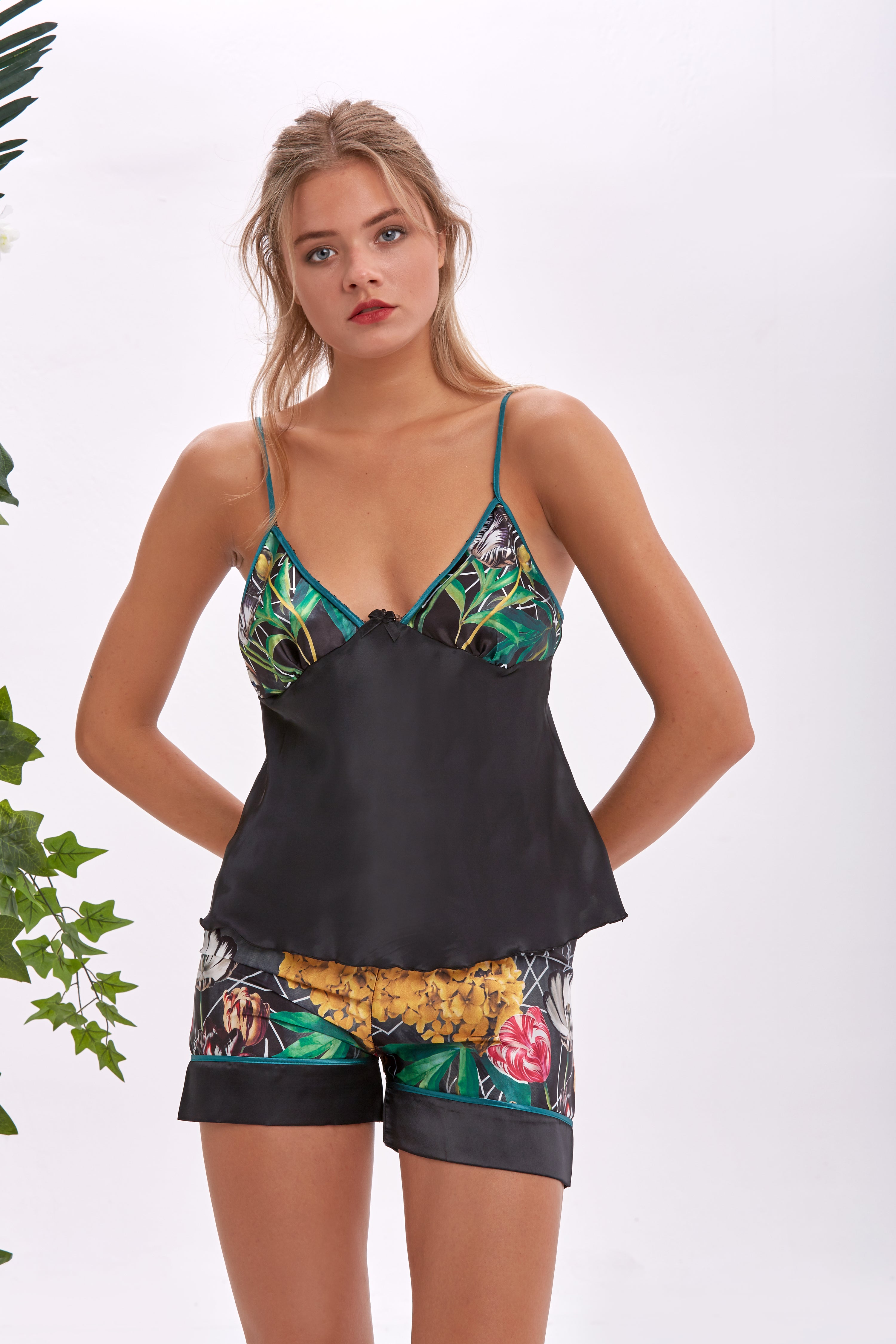 Iris Floral & Geometrik Saten Şortlu Atlet Takımı