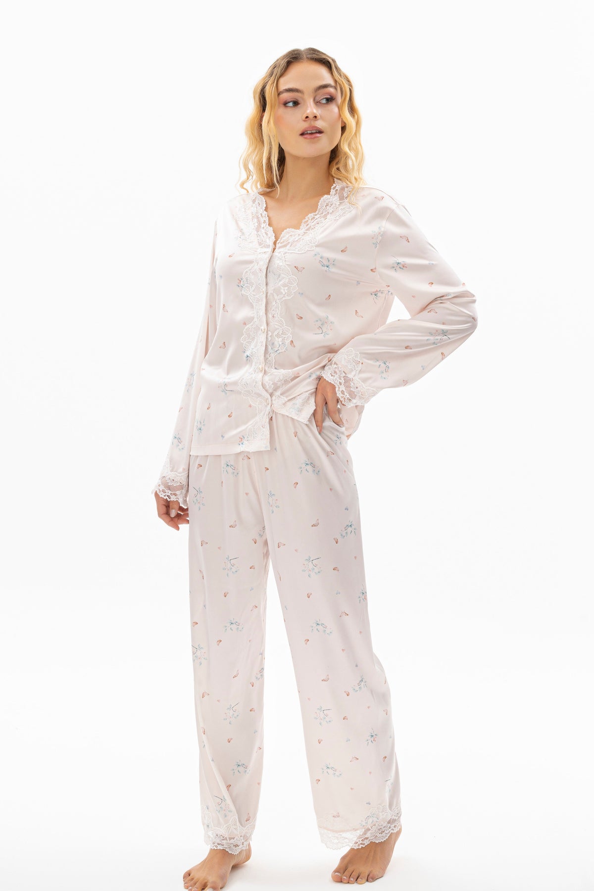 Flora Dantel İşlemeli Çiçek Desenli İpek Saten Düğmeli Pijama Takımı